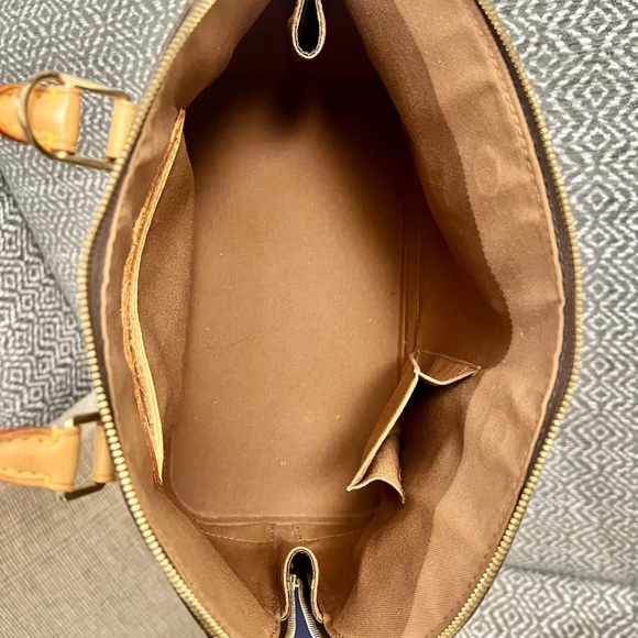 Louis Vuitton Alma Handbag - Picture 3 of 4